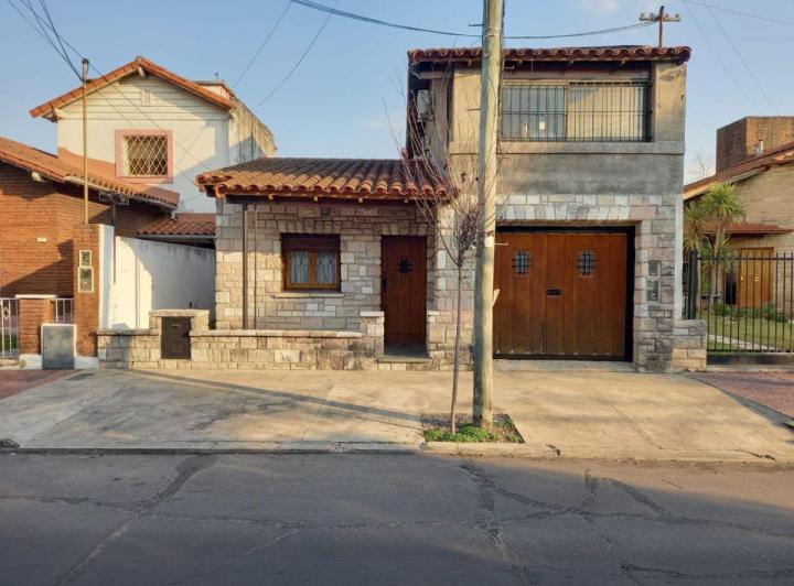 Casa · 170m² · 4 Ambientes · 1 Cochera