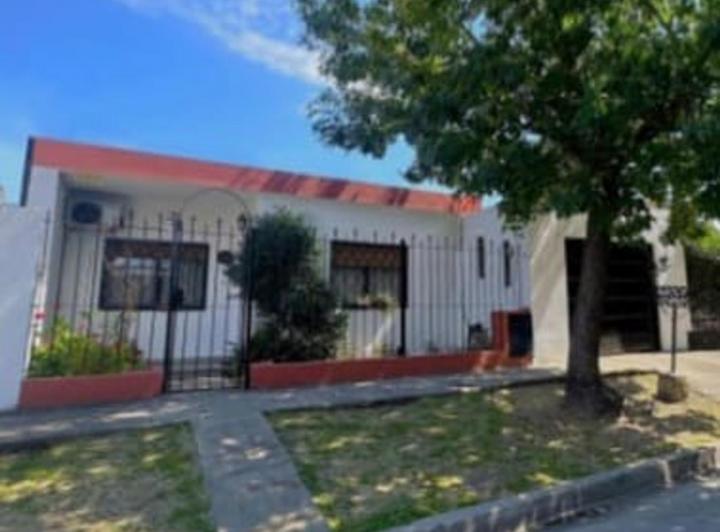 Casa · 90m² · 4 Ambientes · 1 Cochera