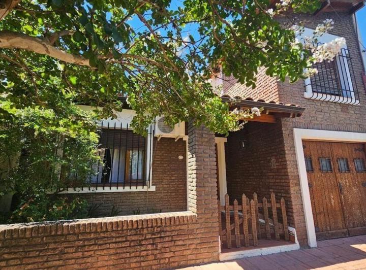 Casa · 219m² · 5 Ambientes