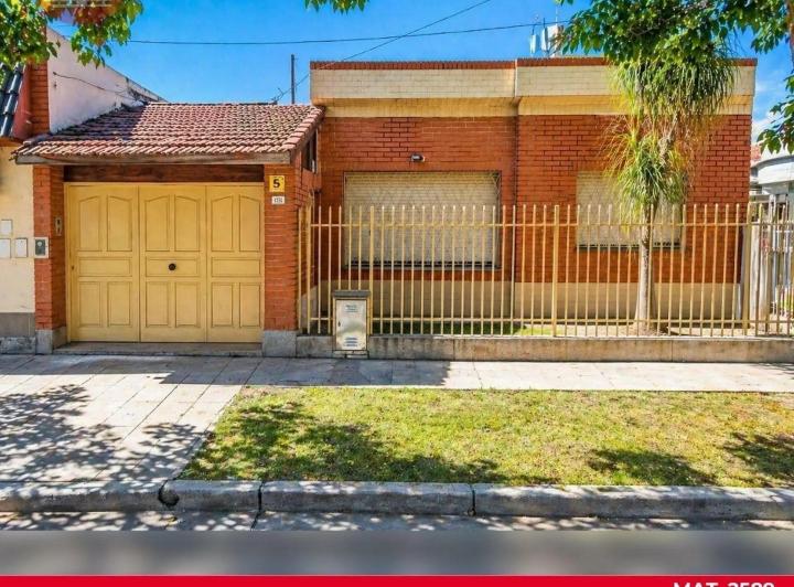 Casa · 140m² · 4 Ambientes · 3 Cocheras