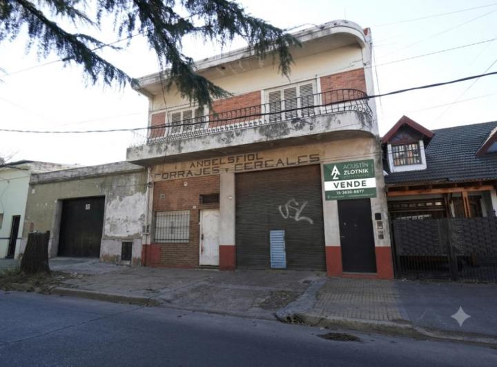 Casa · 183m² · 5 Ambientes · 2 Cocheras