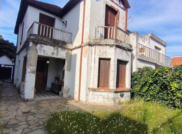 Casa · 160m² · 4 Ambientes · 2 Cocheras