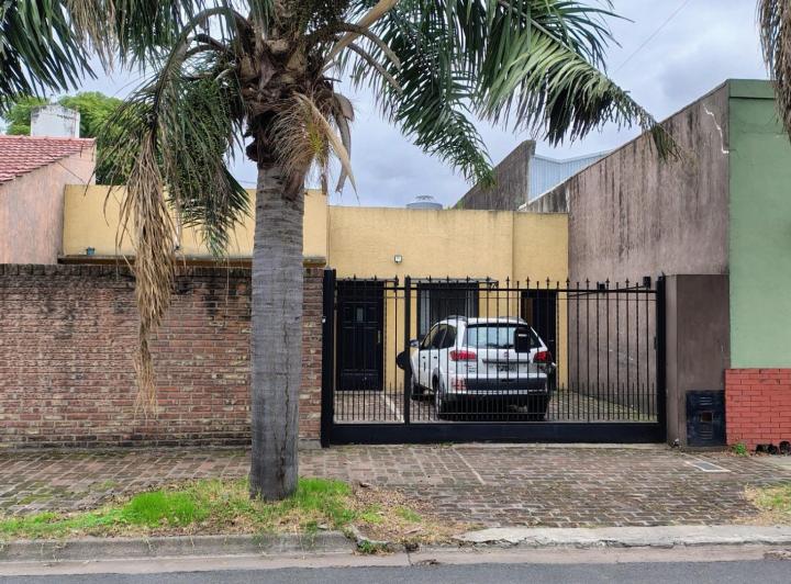 Casa · 120m² · 4 Ambientes · 2 Cocheras