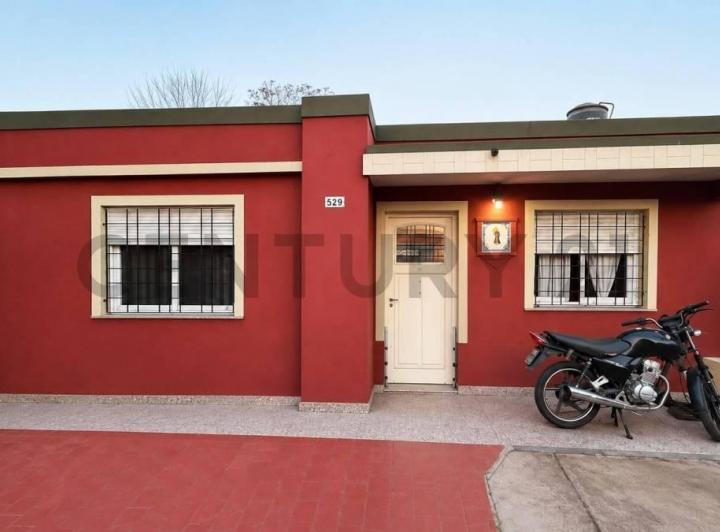 Casa · 67m² · 4 Ambientes · 2 Cocheras