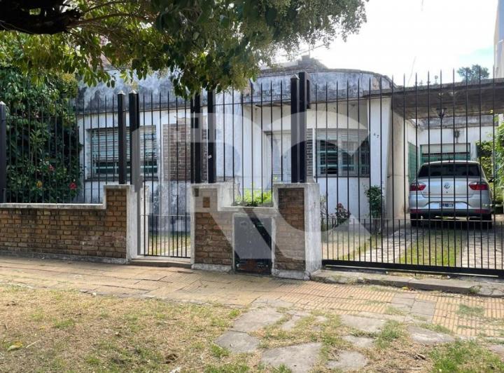 Casa · 300m² · 3 Ambientes · 2 Cocheras