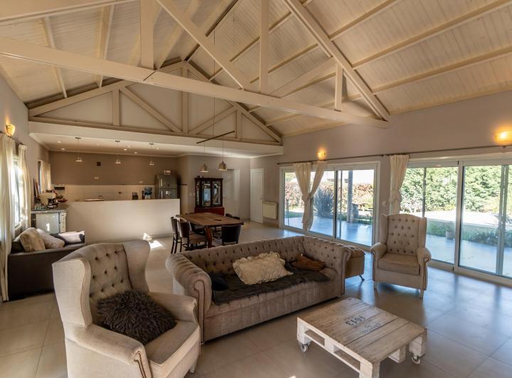Casa · 242m² · 6 Ambientes · 1 Cochera