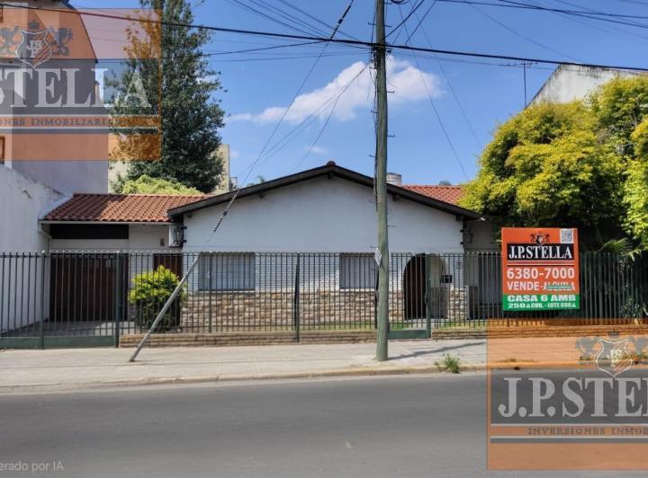Casa · 250m² · 6 Ambientes · 1 Cochera