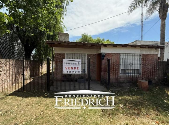 Casa · 80m² · 3 Ambientes · 2 Cocheras