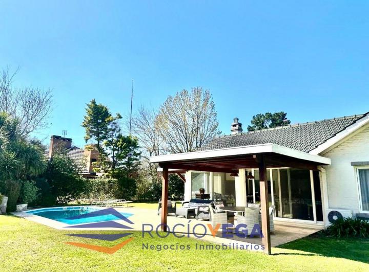 Casa · 210m² · 5 Ambientes · 1 Cochera