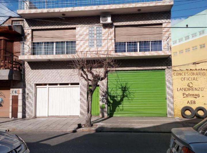 Casa · 230m² · 3 Ambientes · 1 Cochera