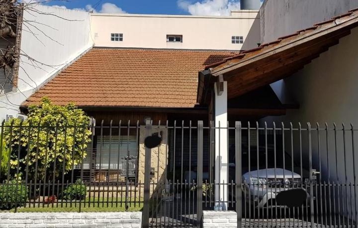 Casa · 180ha · 4 Ambientes · 1 Cochera