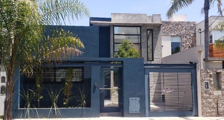 Casa · 185m² · 5 Ambientes · 2 Cocheras