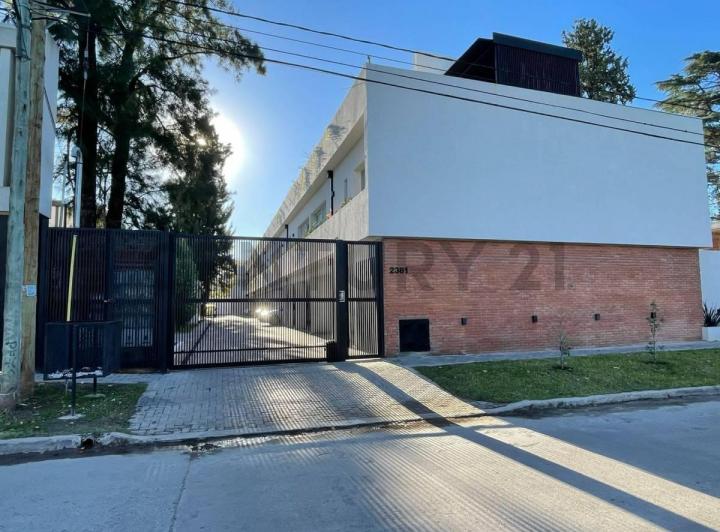 Casa · 120m² · 5 Ambientes · 1 Cochera