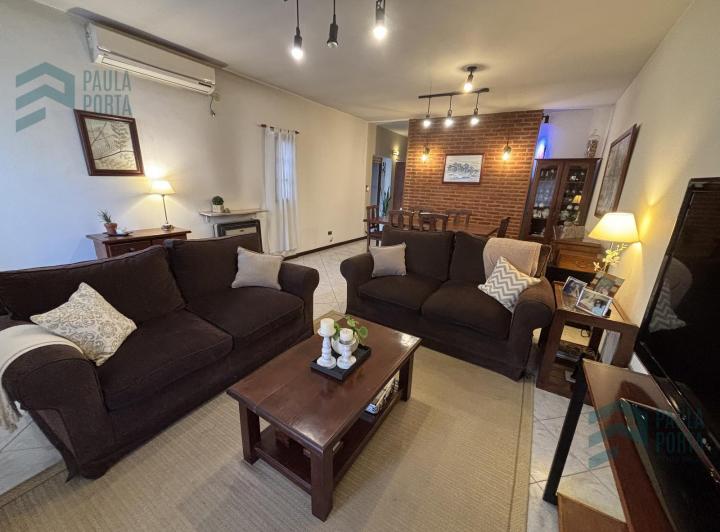 Casa · 164m² · 5 Ambientes · 2 Cocheras