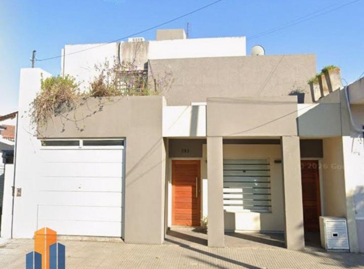 Casa · 180m² · 4 Ambientes · 1 Cochera