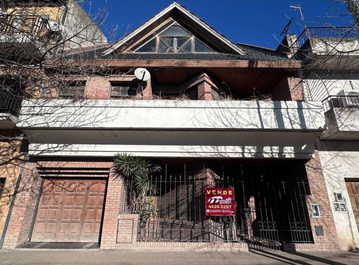 Casa · 5 Ambientes · 1 Cochera