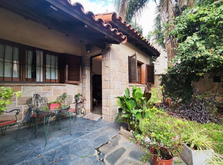 Casa · 185m² · 4 Ambientes · 3 Cocheras