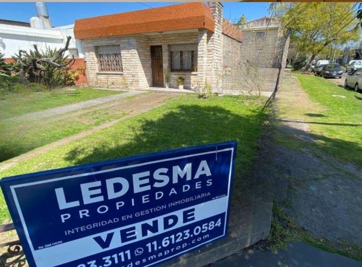 Casa · 70m² · 3 Ambientes · 2 Cocheras