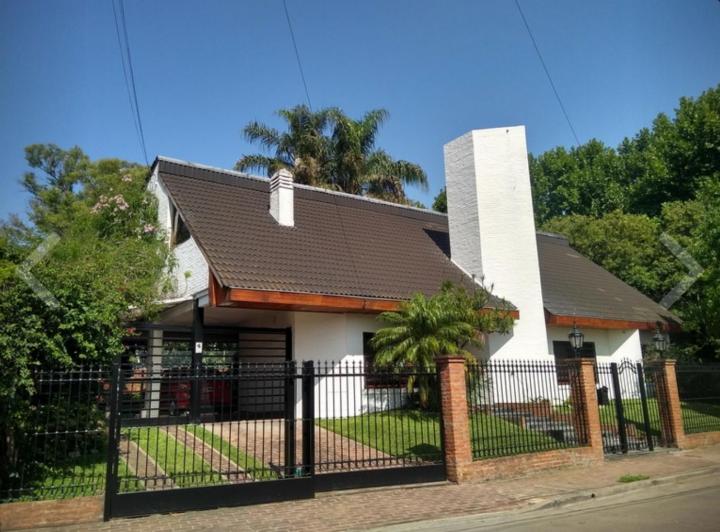 Casa · 370m² · 6 Ambientes · 5 Cocheras