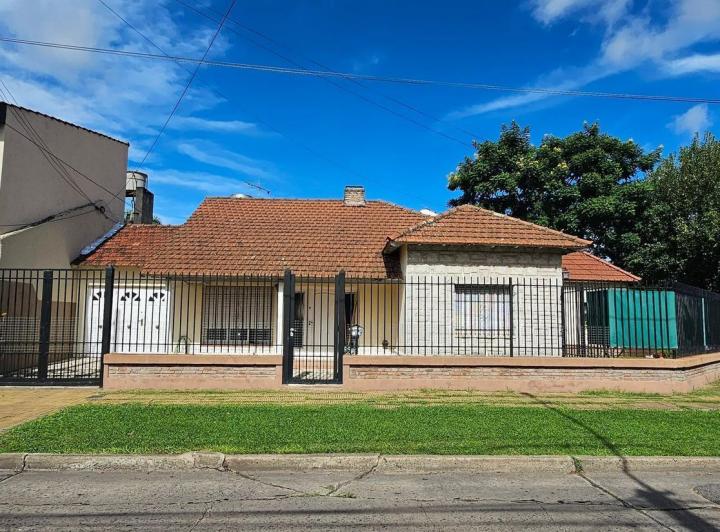 Casa · 185m² · 6 Ambientes · 1 Cochera