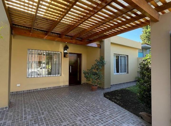 Casa · 121m² · 3 Ambientes · 1 Cochera