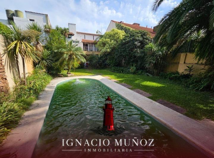 Casa · 230m² · 5 Ambientes · 2 Cocheras