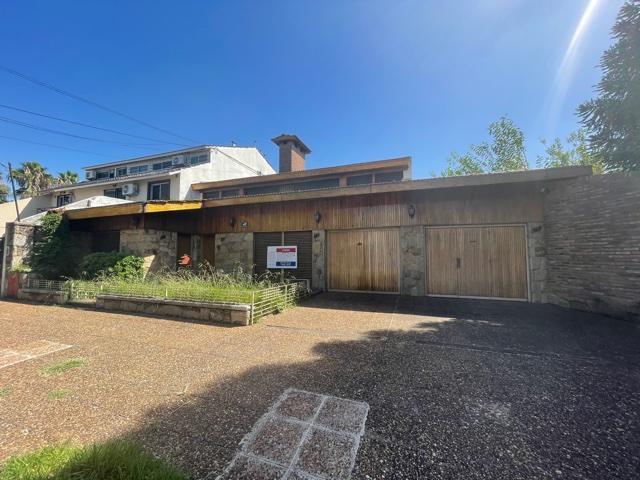 Casa · 282m² · 5 Ambientes · 2 Cocheras