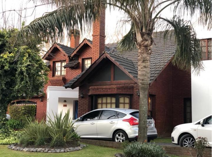 Casa · 300m² · 6 Ambientes
