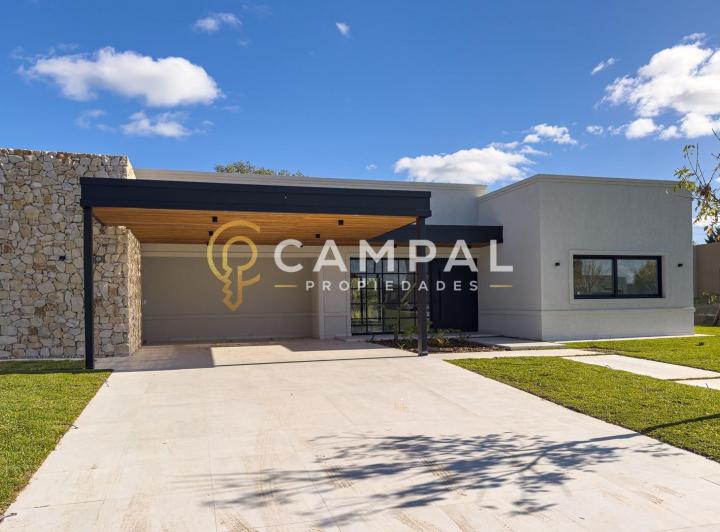 Casa · 241m² · 5 Ambientes · 2 Cocheras