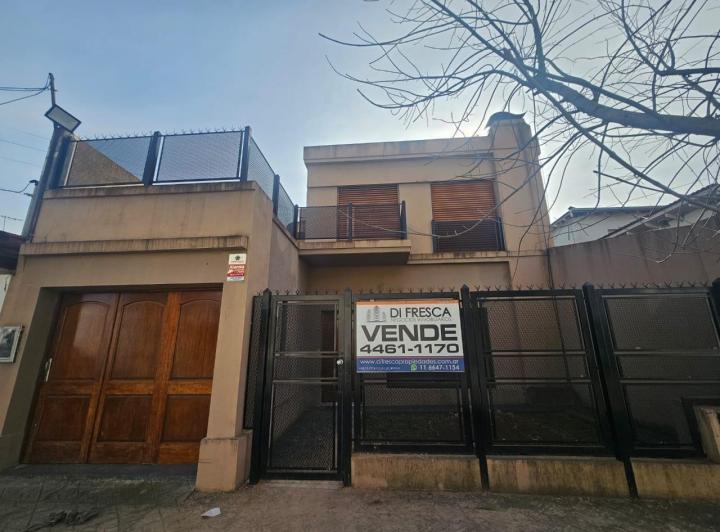 Casa · 238m² · 5 Ambientes · 3 Cocheras