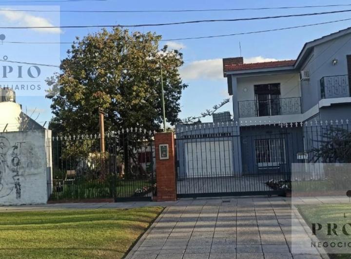 Casa · 240m² · 5 Ambientes
