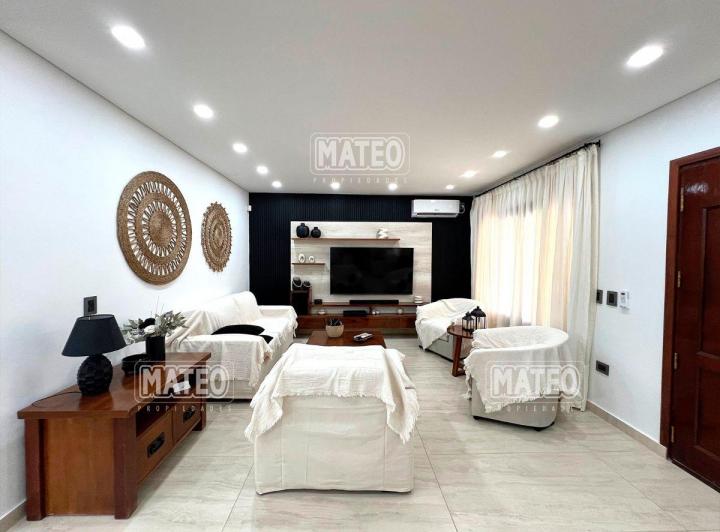 Casa · 220m² · 4 Ambientes · 2 Cocheras