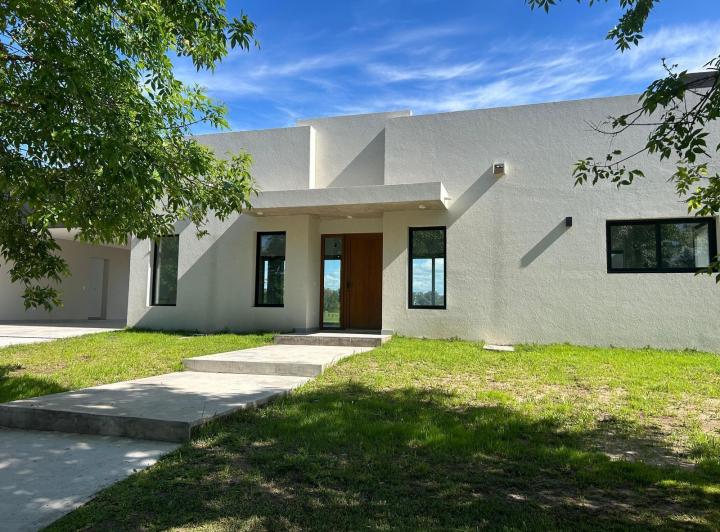 Casa · 237m² · 5 Ambientes · 1 Cochera