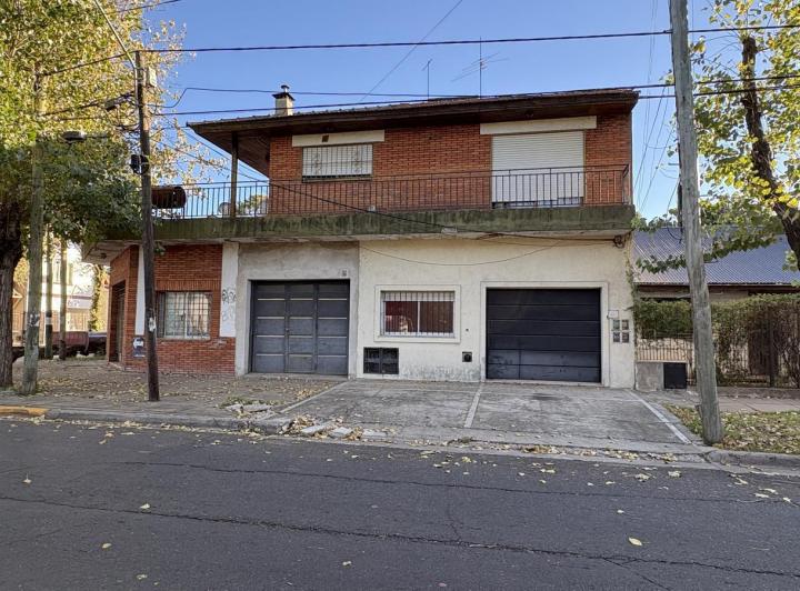 Casa · 198m² · 5 Ambientes · 3 Cocheras