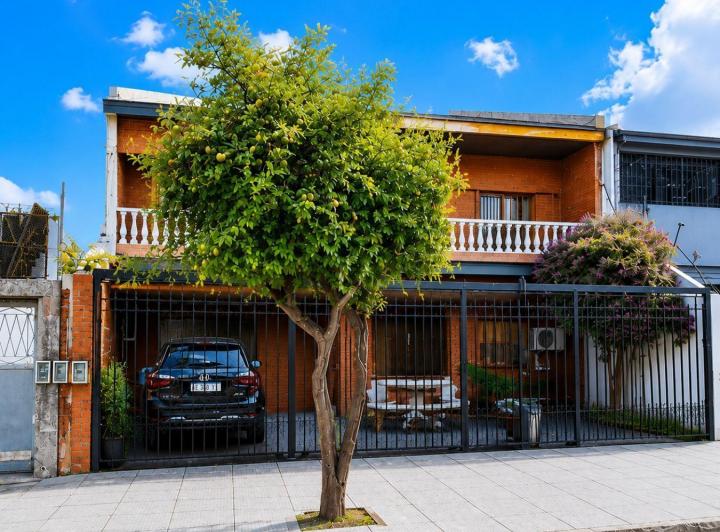 Casa · 170m² · 3 Ambientes · 2 Cocheras
