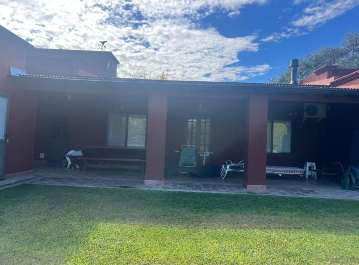 Casa · 250m² · 5 Ambientes