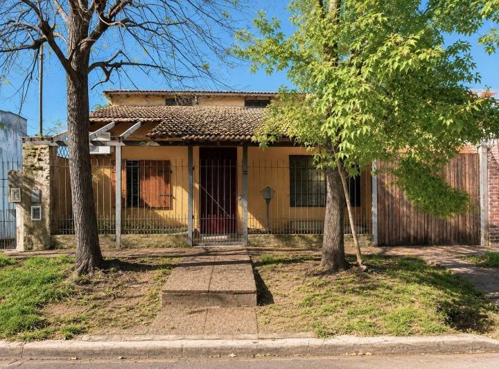 Casa · 200m² · 5 Ambientes · 2 Cocheras