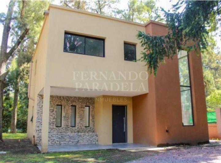 Casa · 140m² · 4 Ambientes · 2 Cocheras