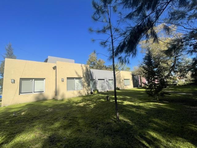 Casa · 140m² · 4 Ambientes · 2 Cocheras