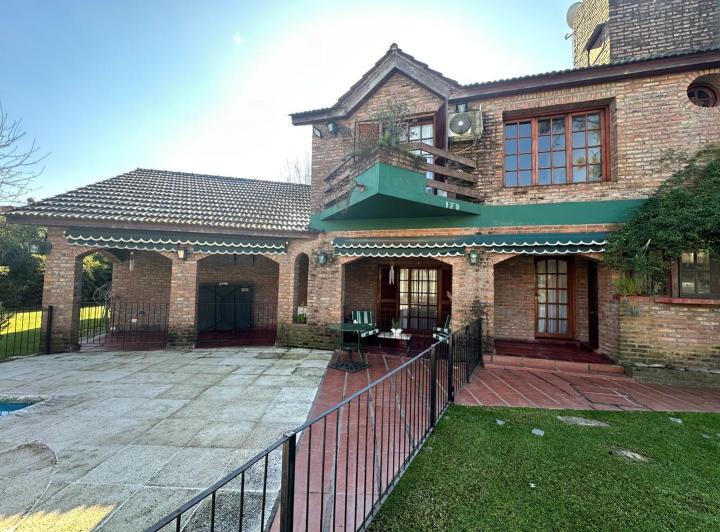 Casa · 250m² · 5 Ambientes · 1 Cochera