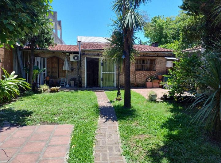 Casa · 220m² · 5 Ambientes · 1 Cochera