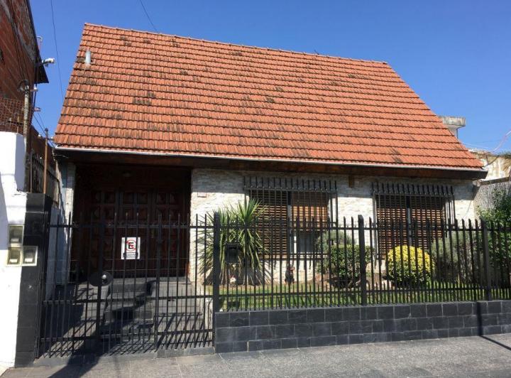 Casa · 180m² · 4 Ambientes · 2 Cocheras