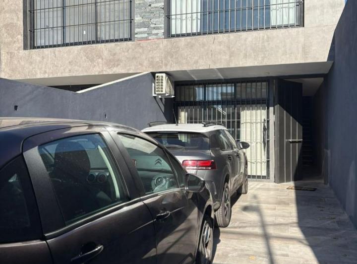 Casa · 160m² · 4 Ambientes · 2 Cocheras