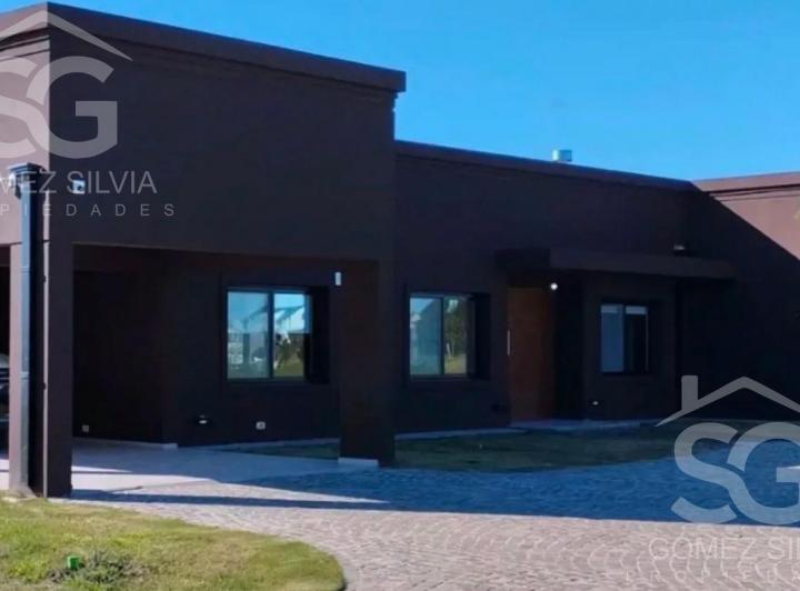 Casa · 328m² · 7 Ambientes · 2 Cocheras