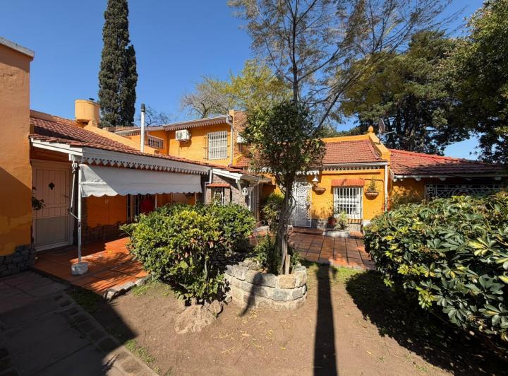 Casa · 290m² · 5 Ambientes · 2 Cocheras