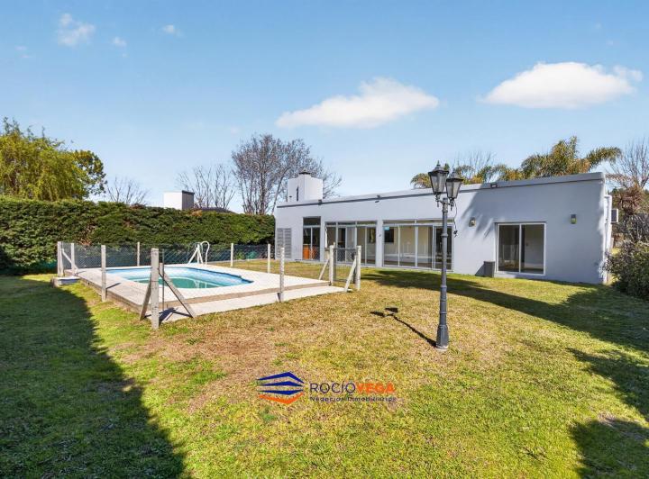 Casa · 150m² · 4 Ambientes · 4 Cocheras