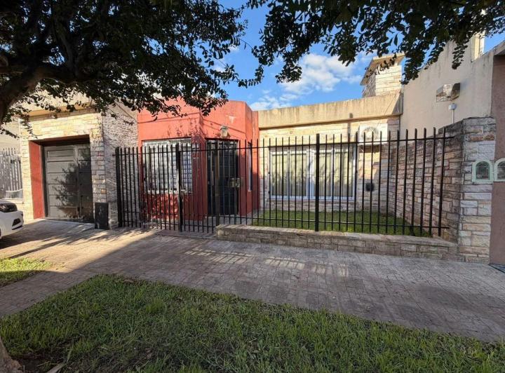Casa · 165m² · 4 Ambientes · 1 Cochera