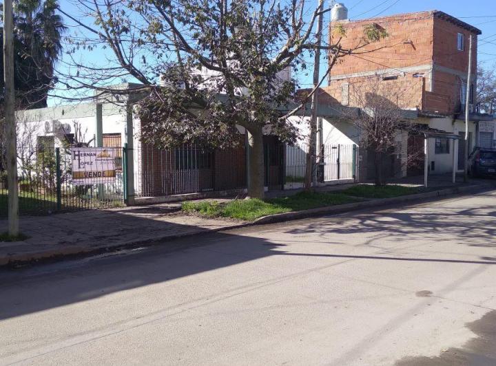 Casa · 135000m² · 6 Ambientes · 3 Cocheras