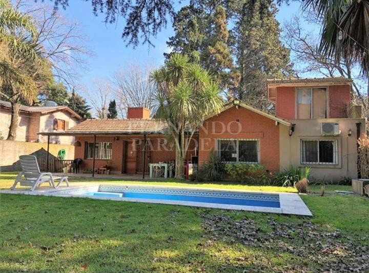 Casa · 160m² · 4 Ambientes · 3 Cocheras