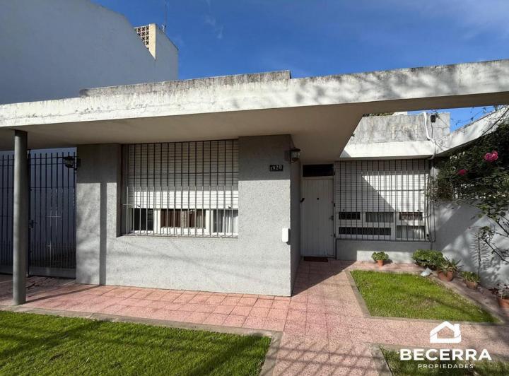 Casa · 100m² · 5 Ambientes · 2 Cocheras